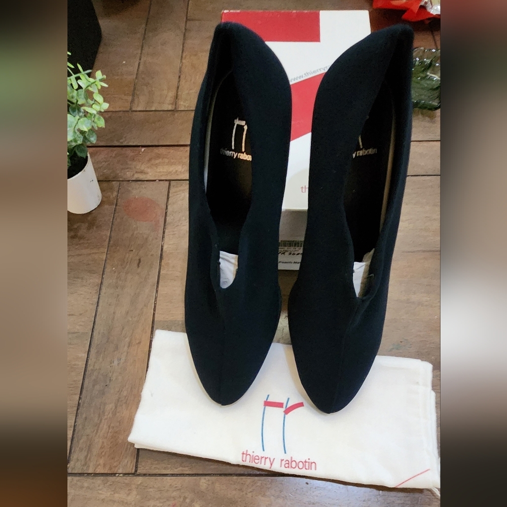 Thierry Rabotin Flair Navy Heels
